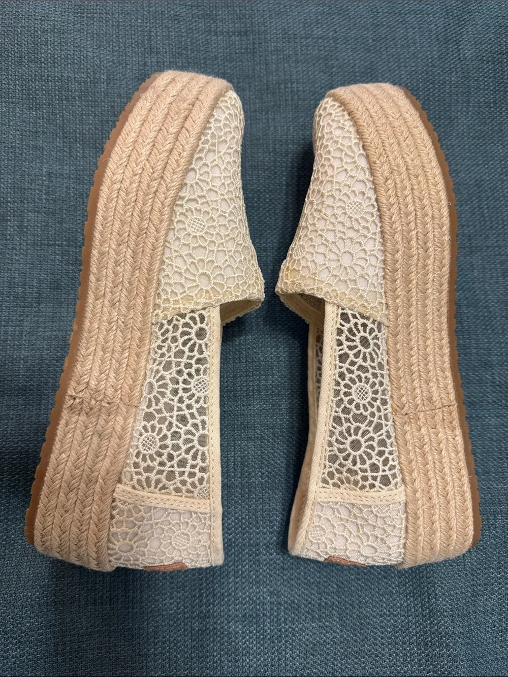 Toms Valencia Platform Slip-On Platforms Women Size 8.5 Beige Moroccan Crochet